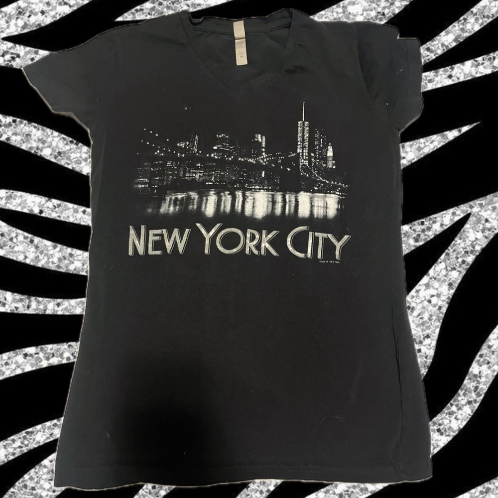 New York graphic v-neck tee